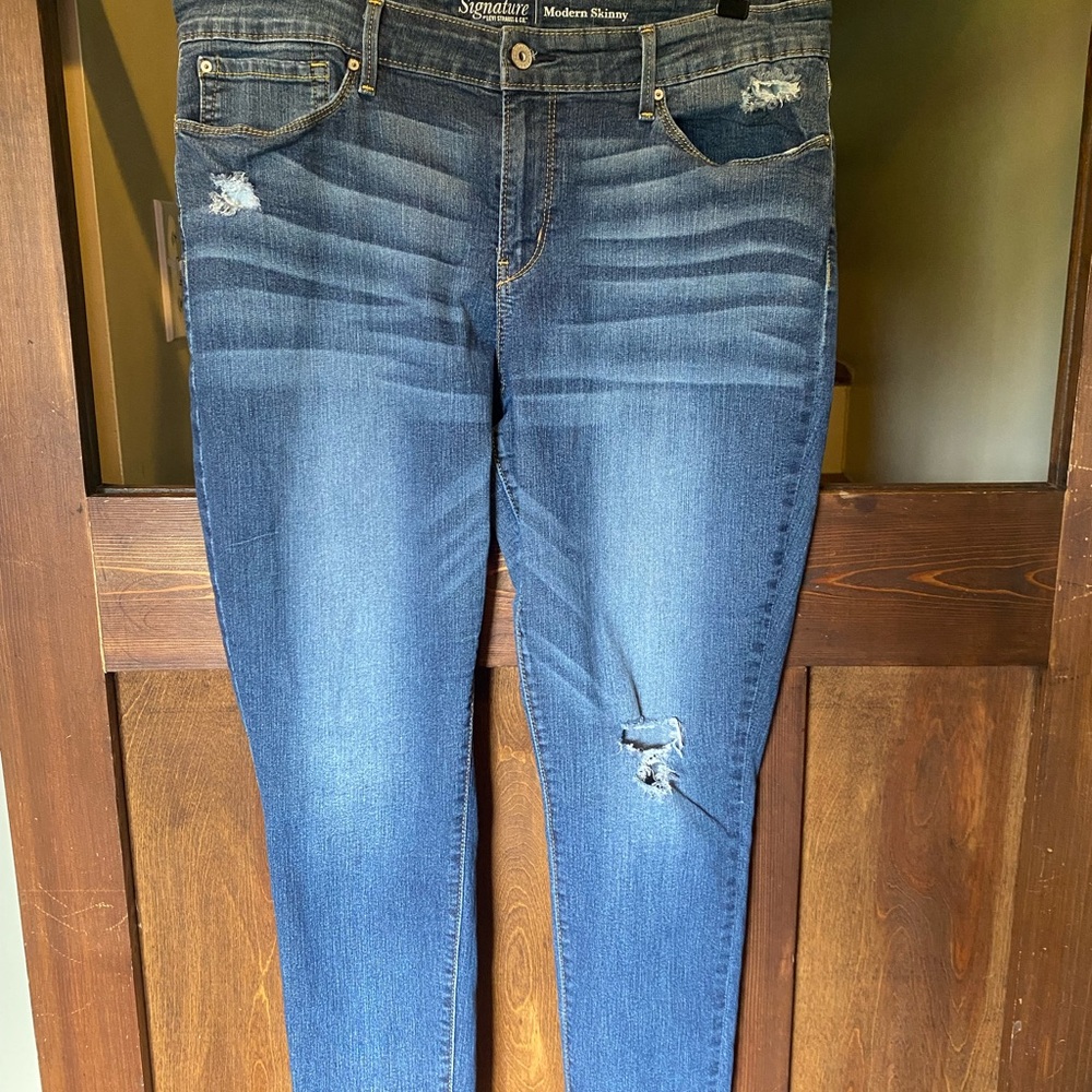Signature  by Levi’s Size 18 Blue Modern Skinny Jeans